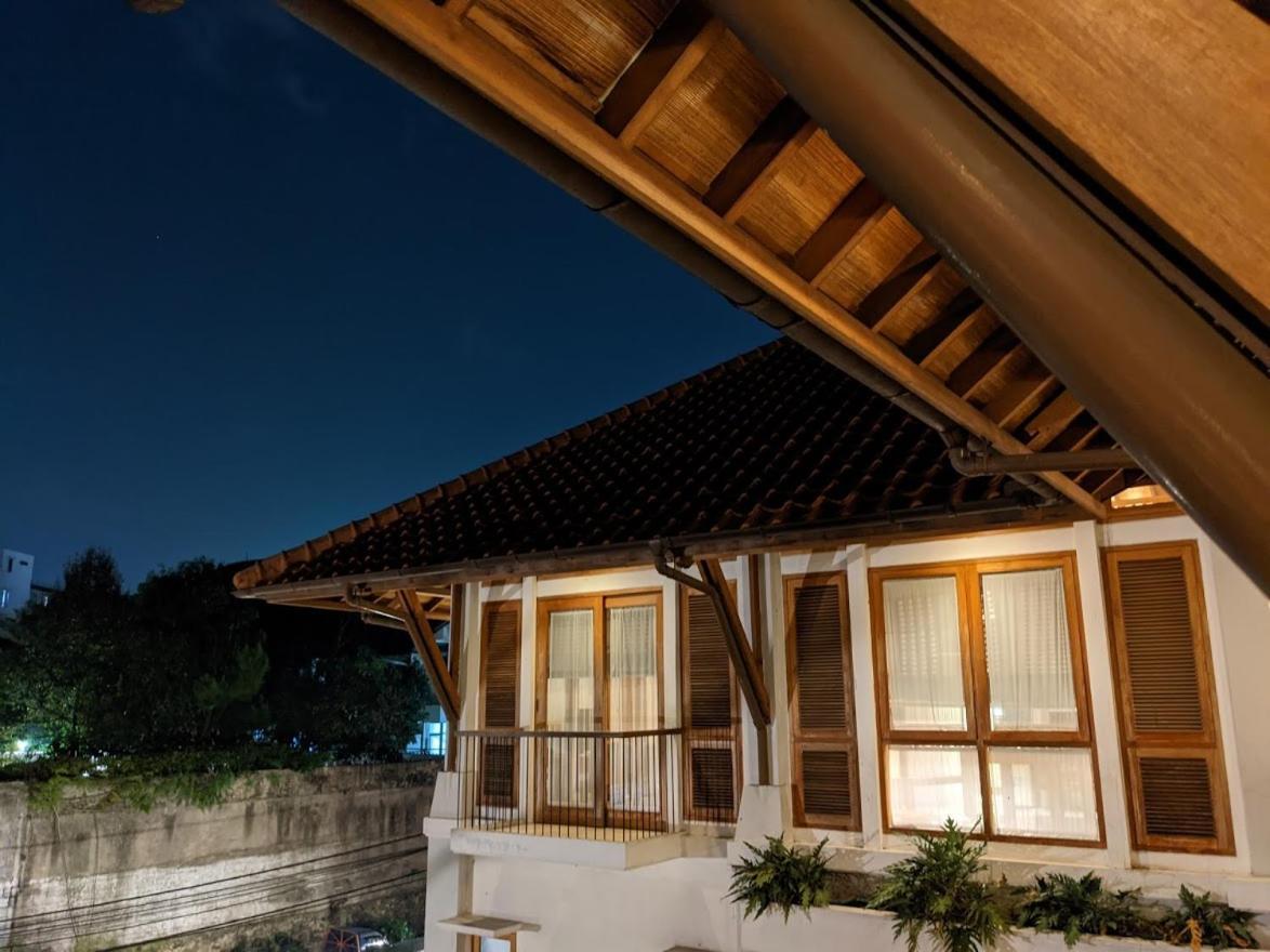 Villa Damar Boutique Hotel Бандунг Экстерьер фото