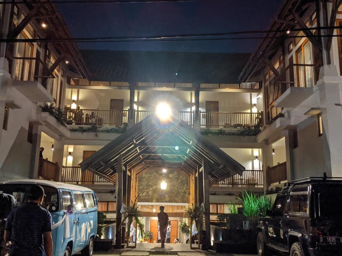 Villa Damar Boutique Hotel Бандунг Экстерьер фото