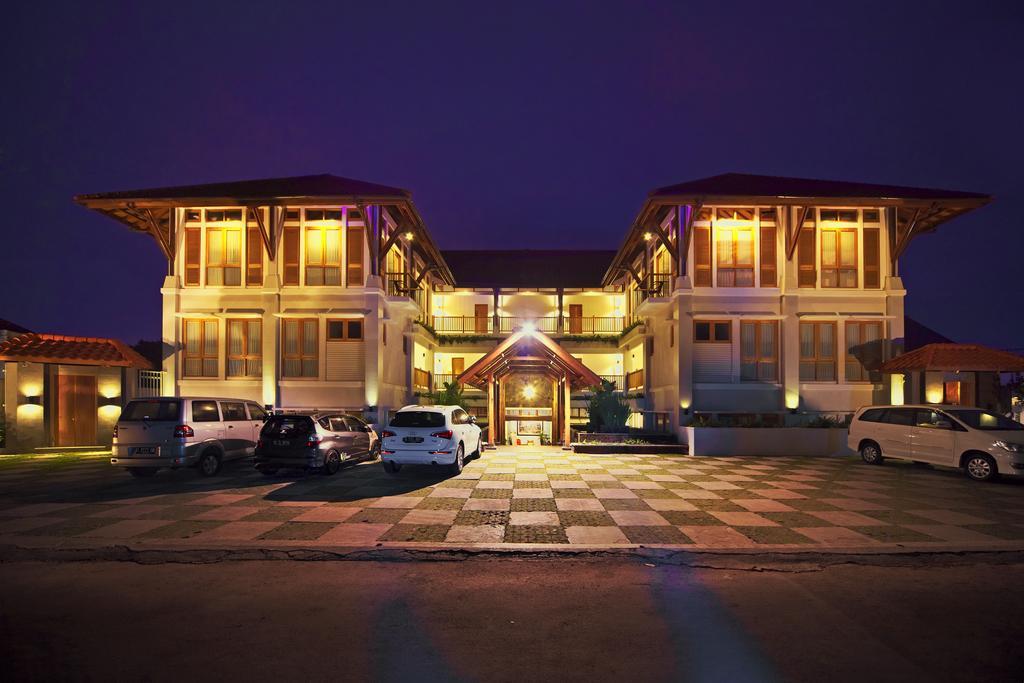 Villa Damar Boutique Hotel Бандунг Экстерьер фото